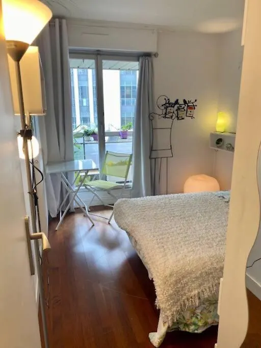 La Vie En Rose-Montparnasse Daire Paris